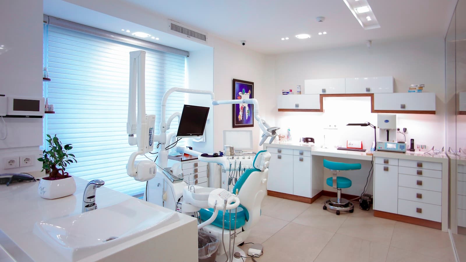 Dental Implants in Turkey: The Complete 2026 Guide (Costs, Clinics & What to Expect)